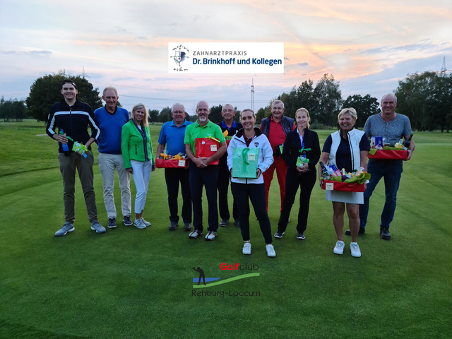 Foto (v.l.n.r.): Patrick Schneider, die Sponsoren Dr. Herbert & Martina Brinkhoff, Willi Deke, Jürgen Hahn, Dr. Siegfried Rosenau, Claudia Dunisch, Jörg Ulrich, Tina Fricke, Marion Cordes, Andreas Melzer Nicht im Bild Helmut Flintzak & Hinnerk Flügge Foto: Alisa Lemke